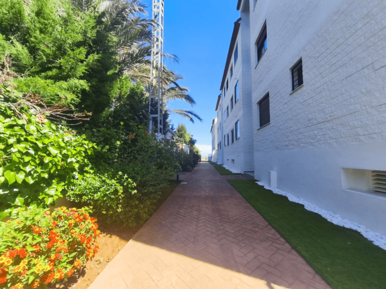 Beachfront apartment in Denia, Les Devesses.