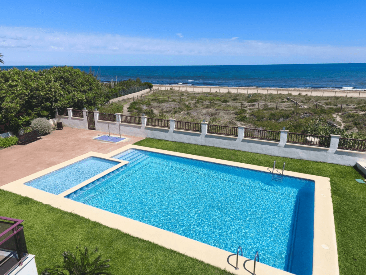 Beachfront apartment in Denia, Les Devesses.