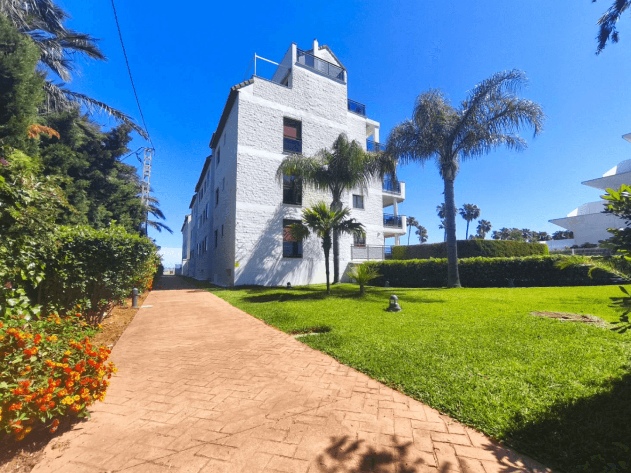 Beachfront apartment in Denia, Les Devesses.