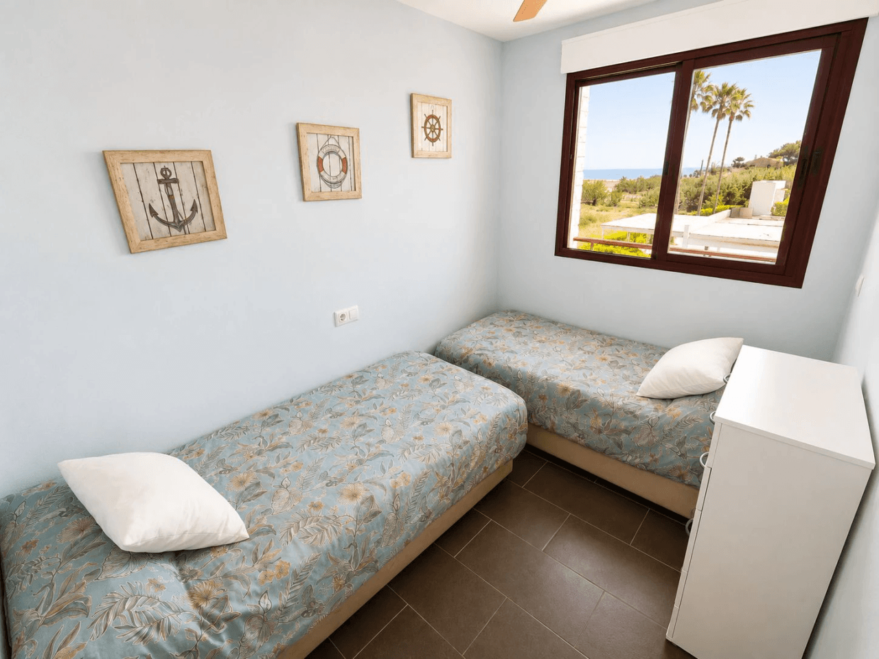 Beachfront apartment in Denia, Les Devesses.