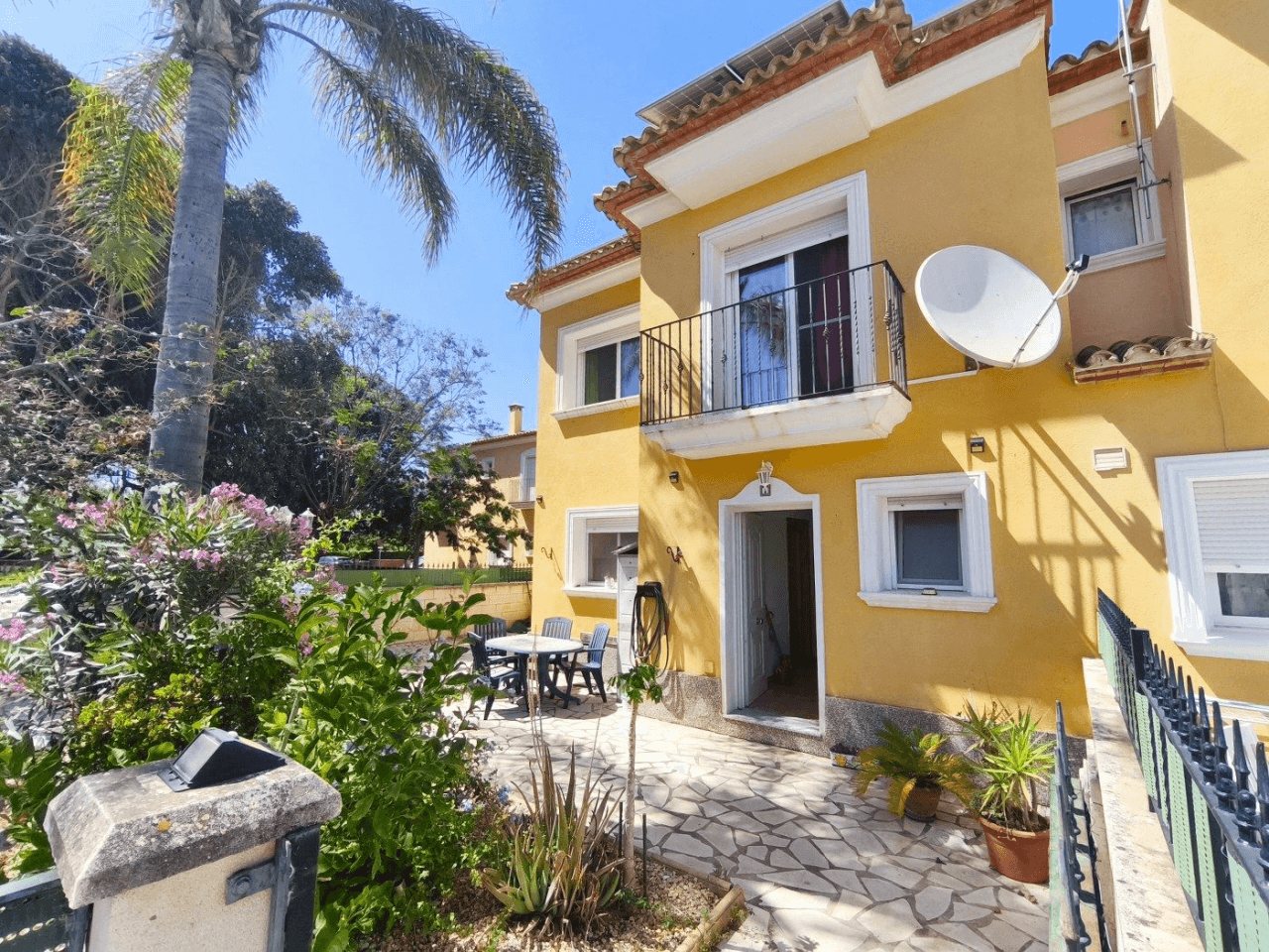 Semi-detached with 3 bedrooms, private garden, and community pool, Els Poblets.