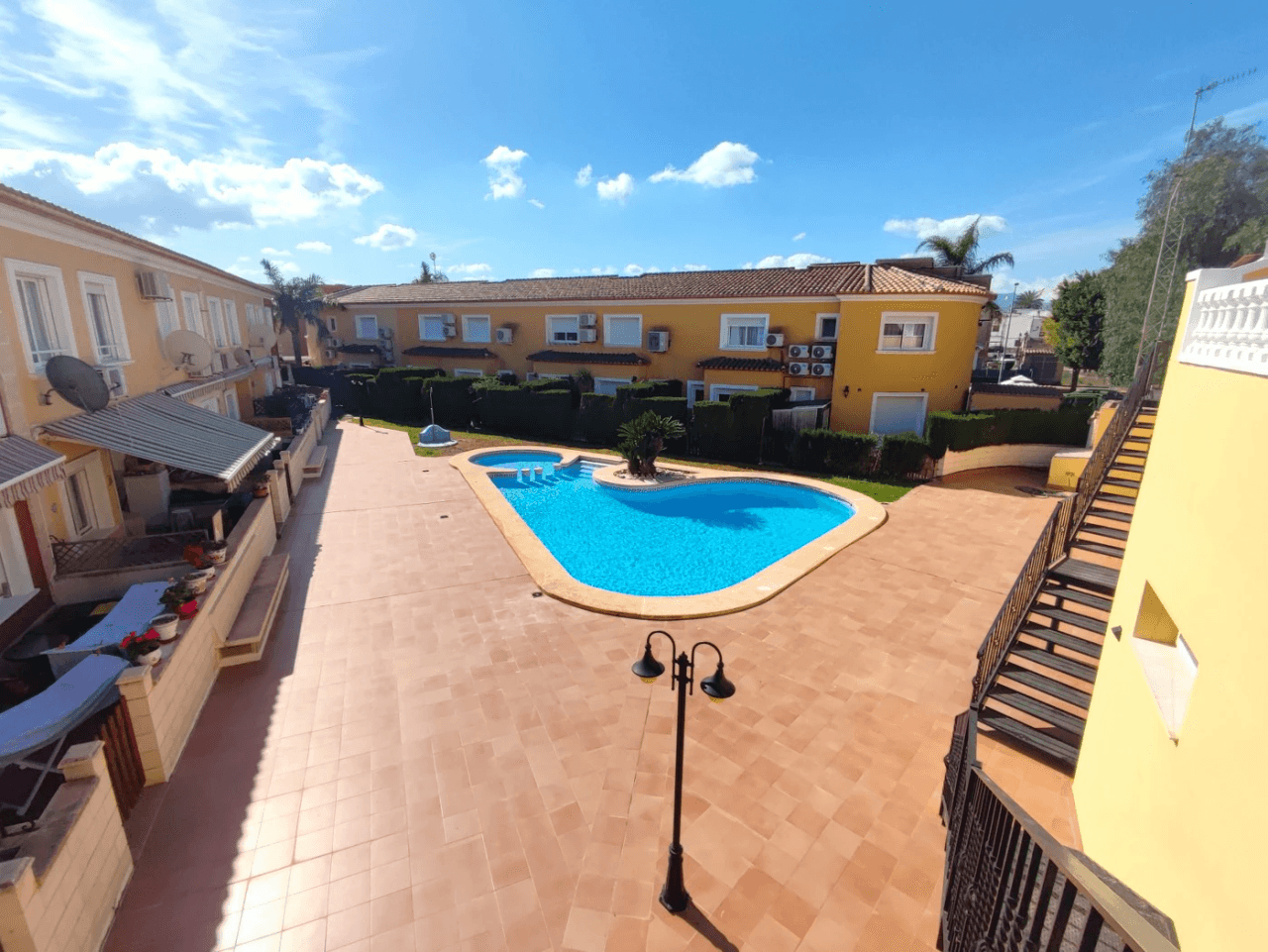 Semi-detached with 3 bedrooms, private garden, and community pool, Els Poblets.